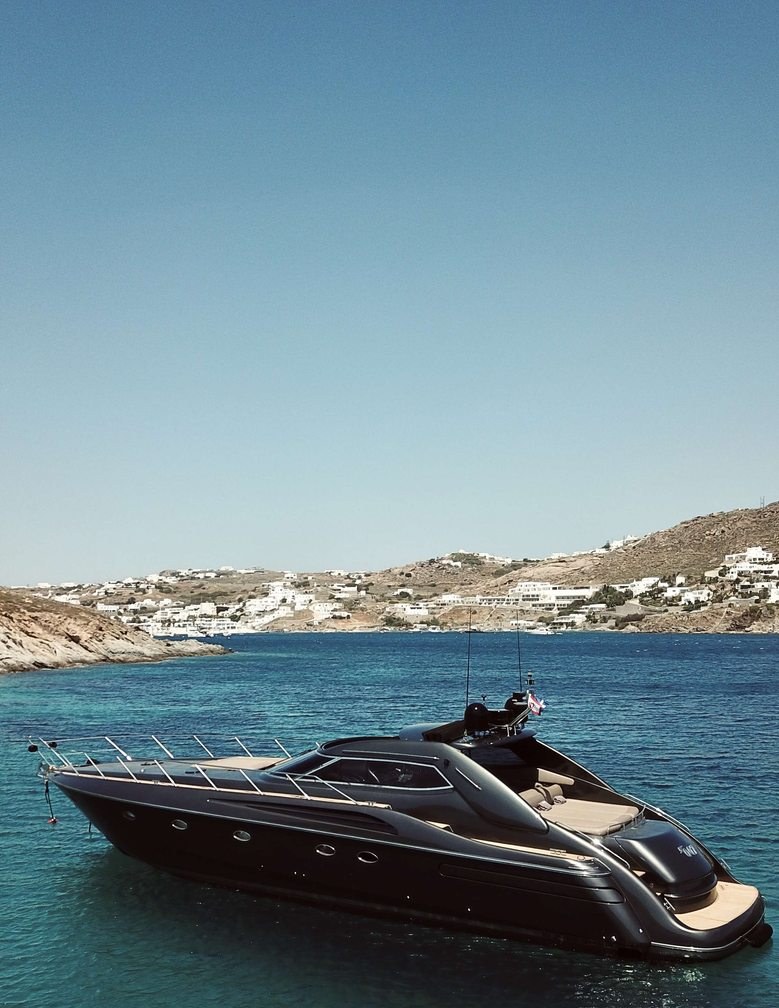 007 yacht charter 1