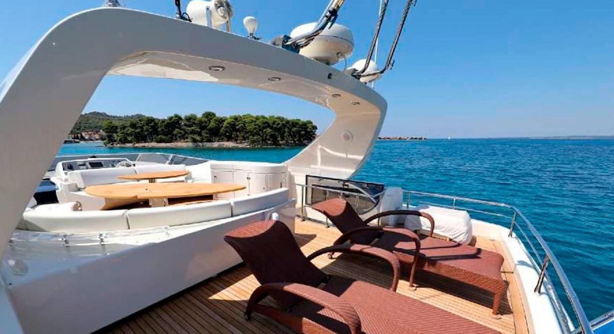 888 yacht charter 2