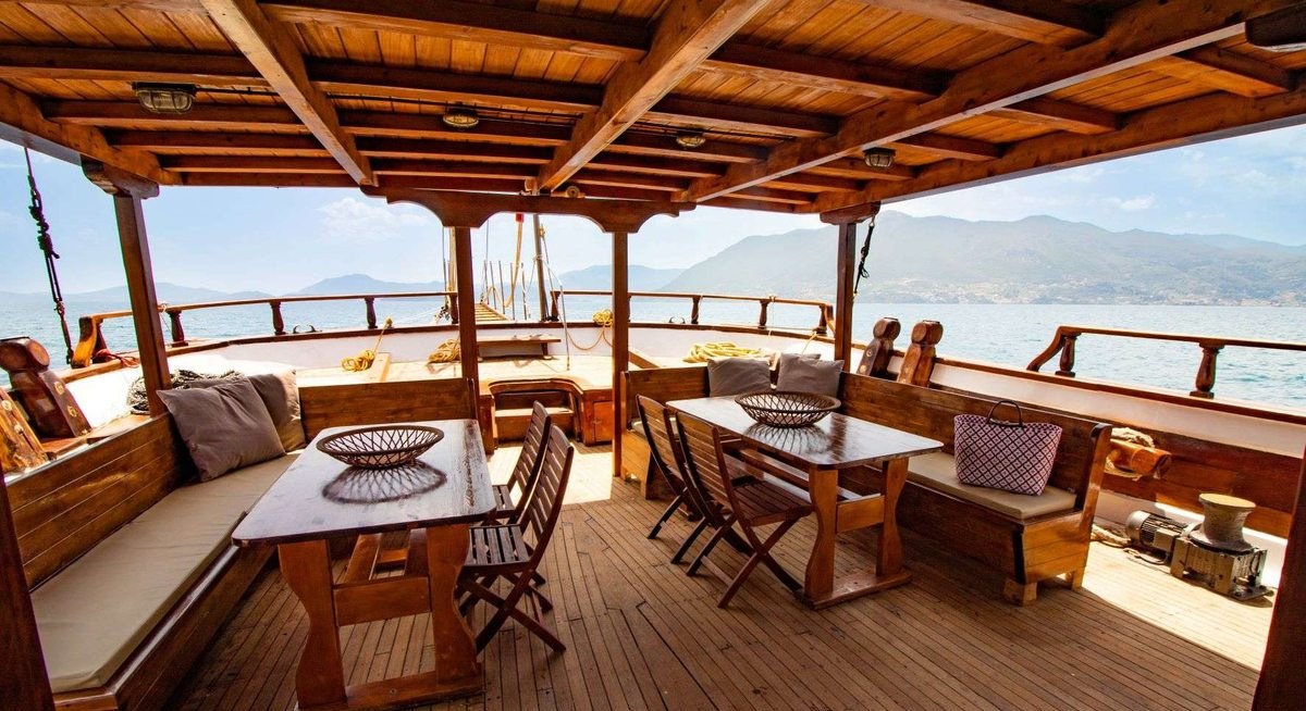 AEGEOTISSA II yacht charter 5