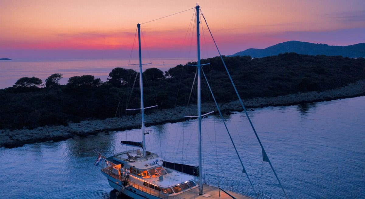ALBA yacht charter 1