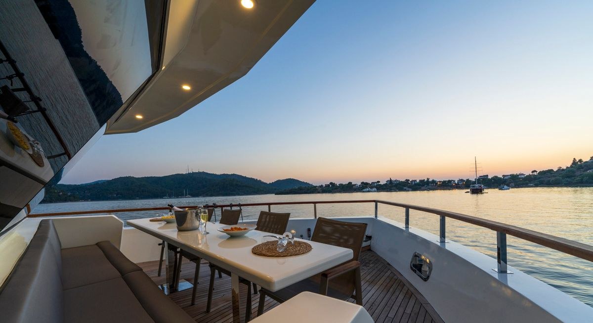 ALBATROS EXPLORER yacht charter 2