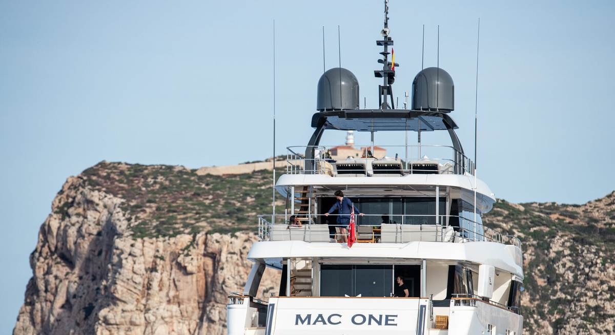 ALBERRY yacht charter 5