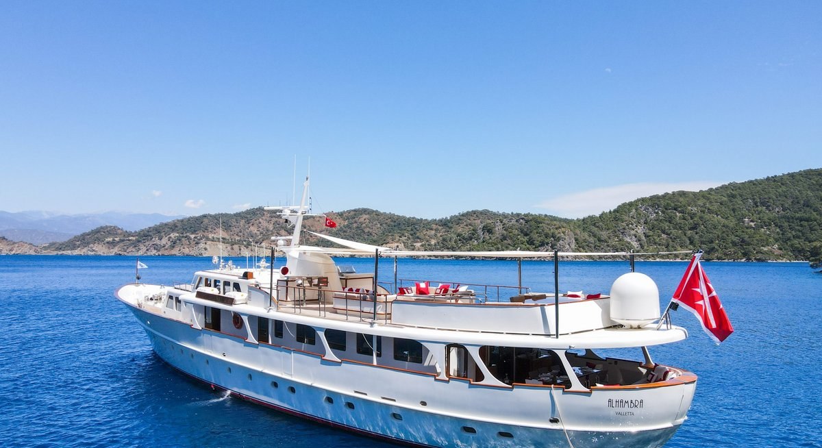 ALHAMBRA yacht charter 5