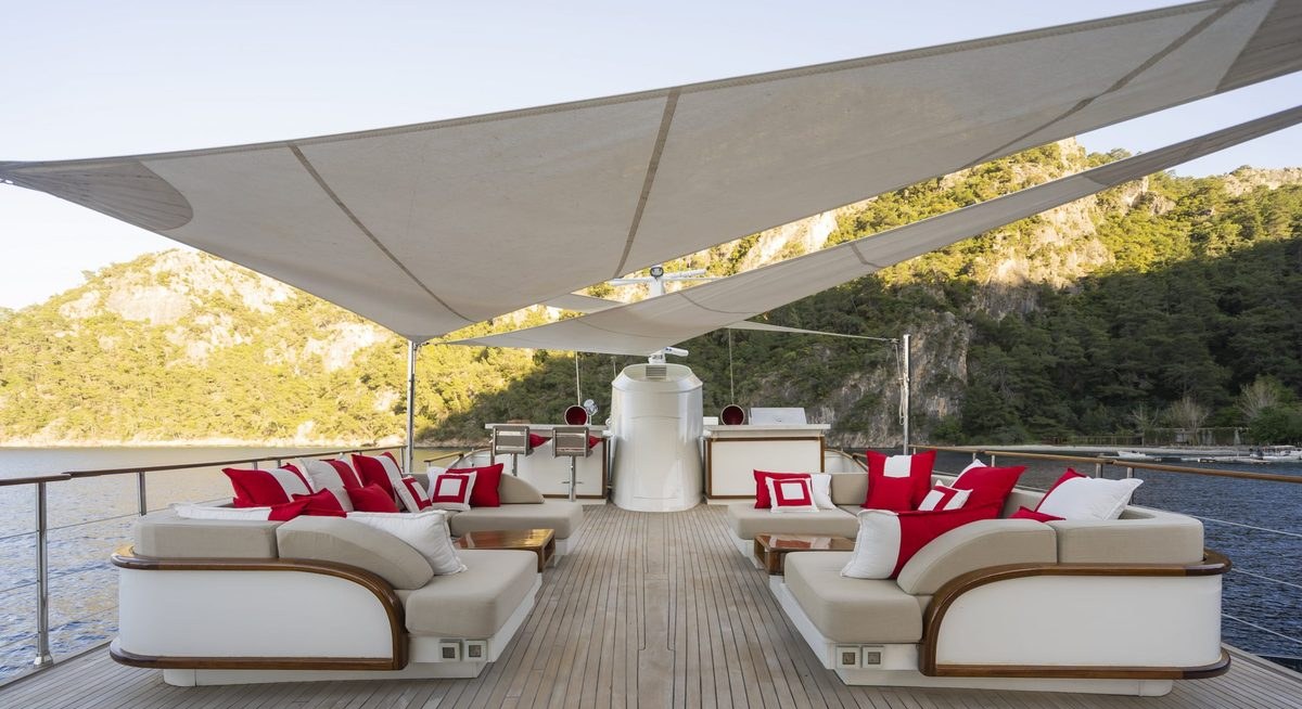 ALHAMBRA yacht charter 4