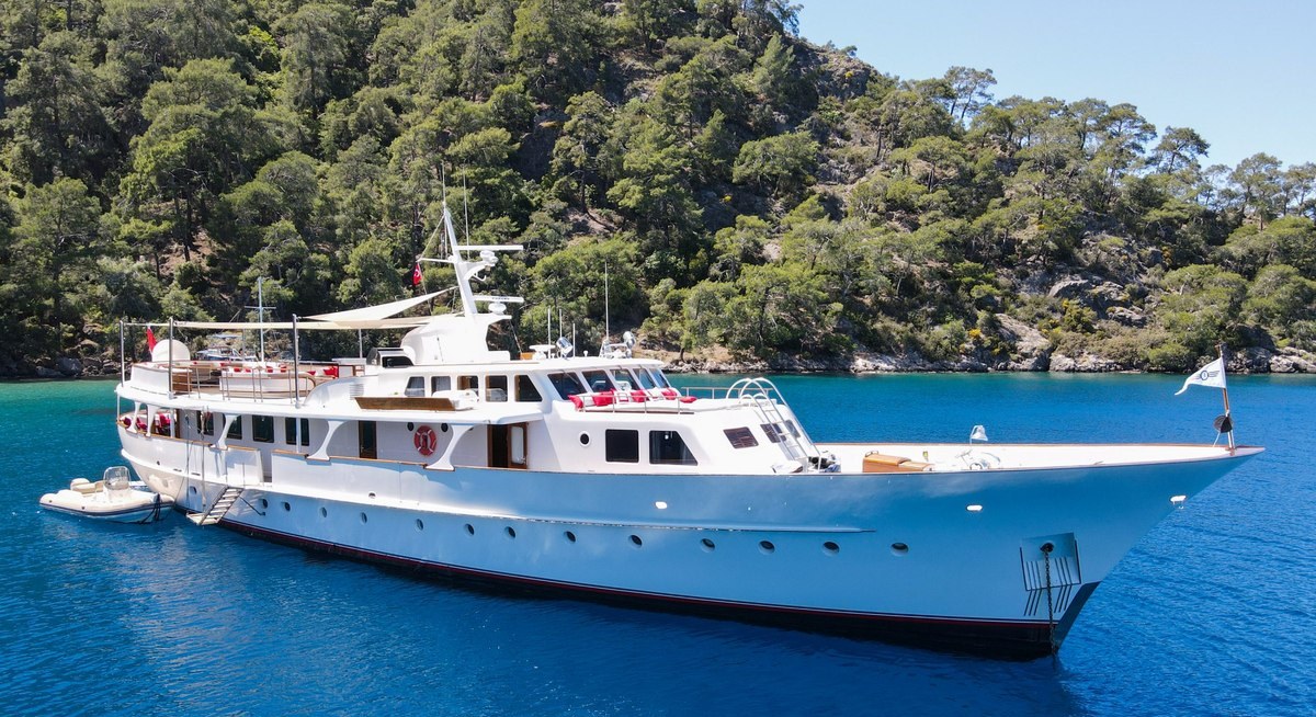 ALHAMBRA yacht charter 1