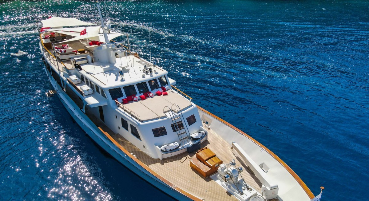 ALHAMBRA yacht charter 2