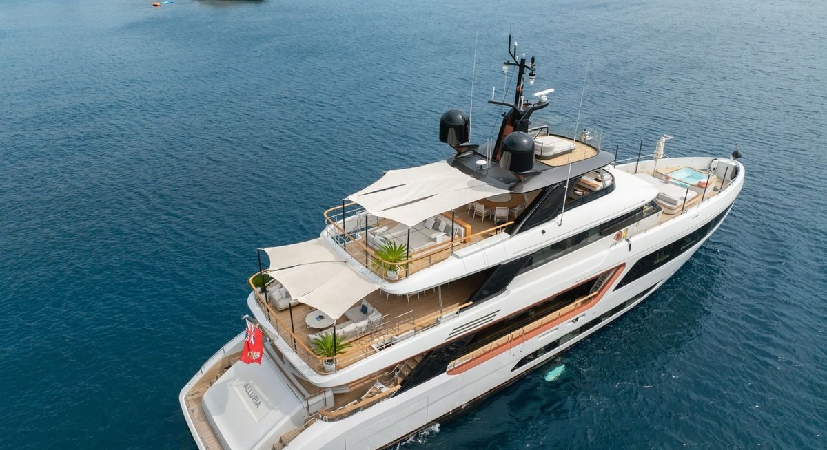 ALLURIA yacht charter 5