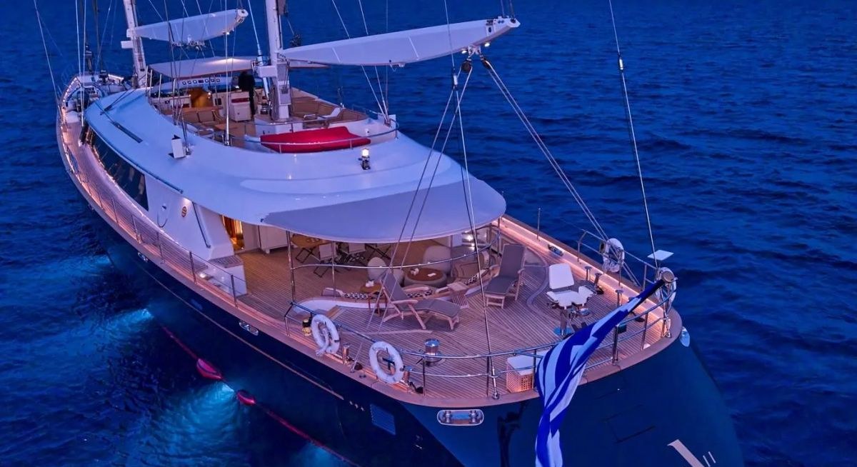 ALMYRA II yacht charter 5
