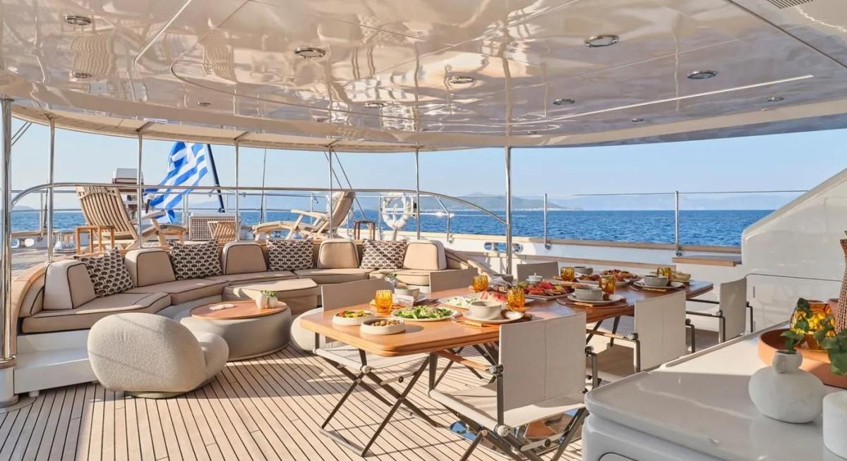ALMYRA II yacht charter 4