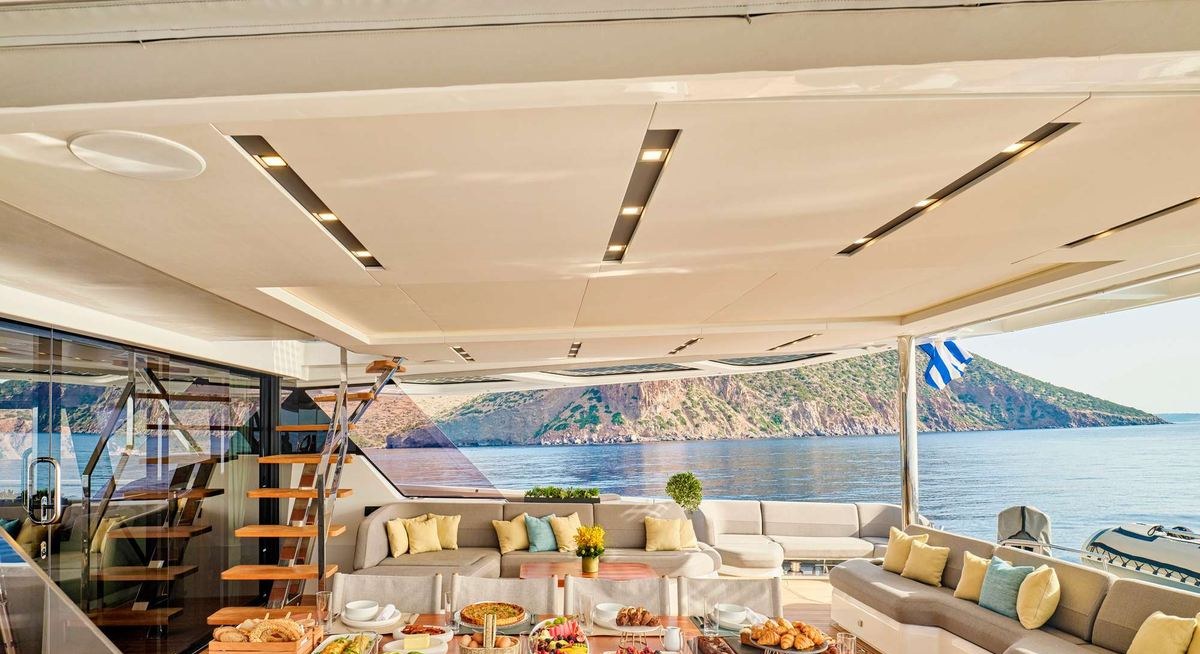 ALOIA 80 yacht charter 3