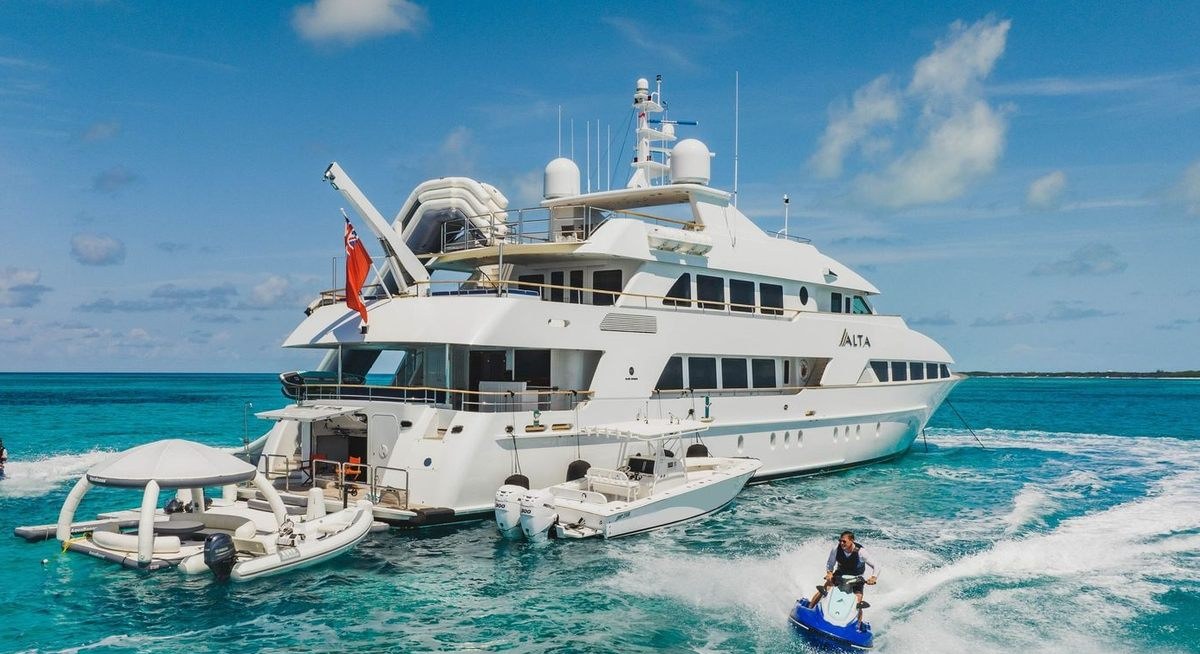 ALTA yacht charter 5