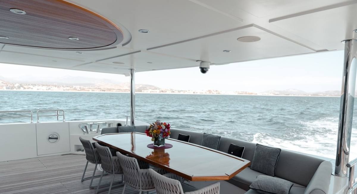 ALTAVITA yacht charter 4