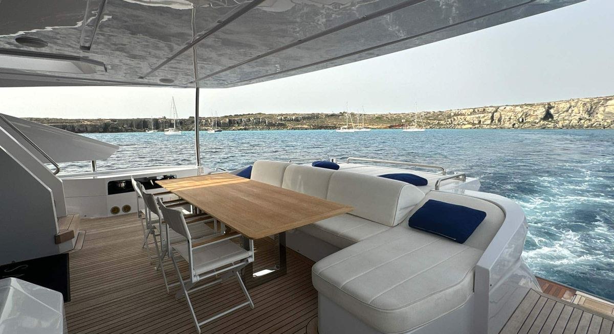 ALTVS yacht charter 4