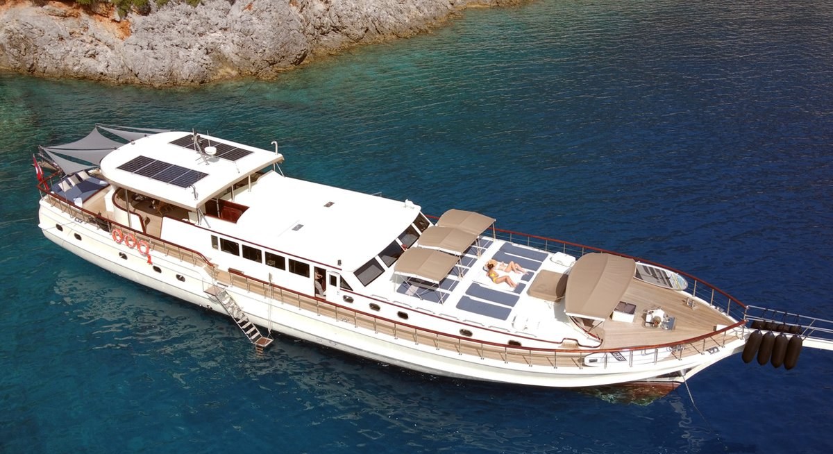 Yacht charter ALWAYS SMILE YACHT CHARTER