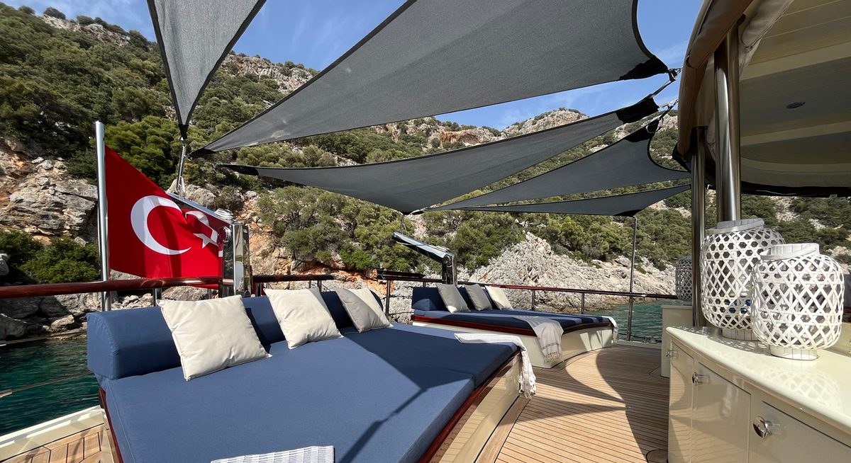 ALWAYS SMILE yacht charter 4