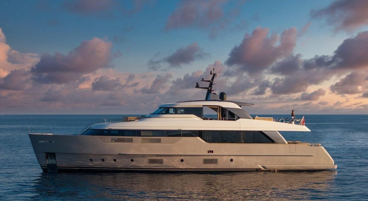 AM yacht charter 1