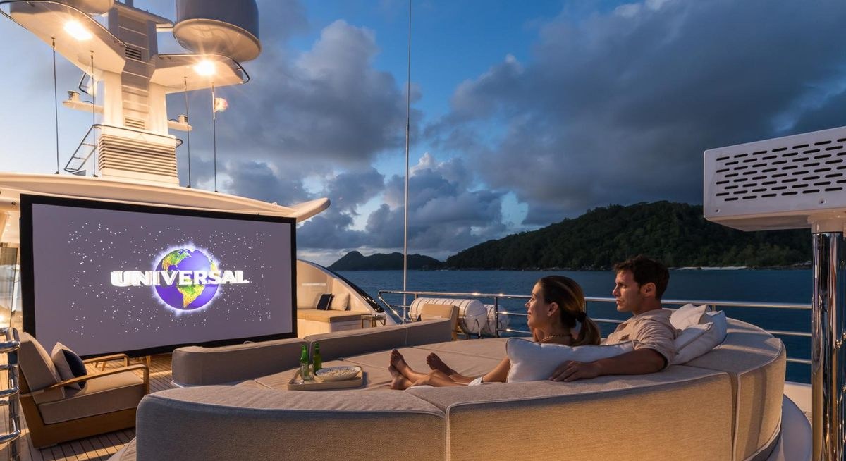 AMIGOS yacht charter 4
