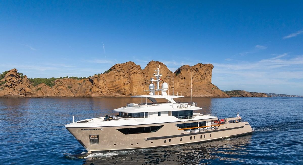 AMIKA yacht charter 1