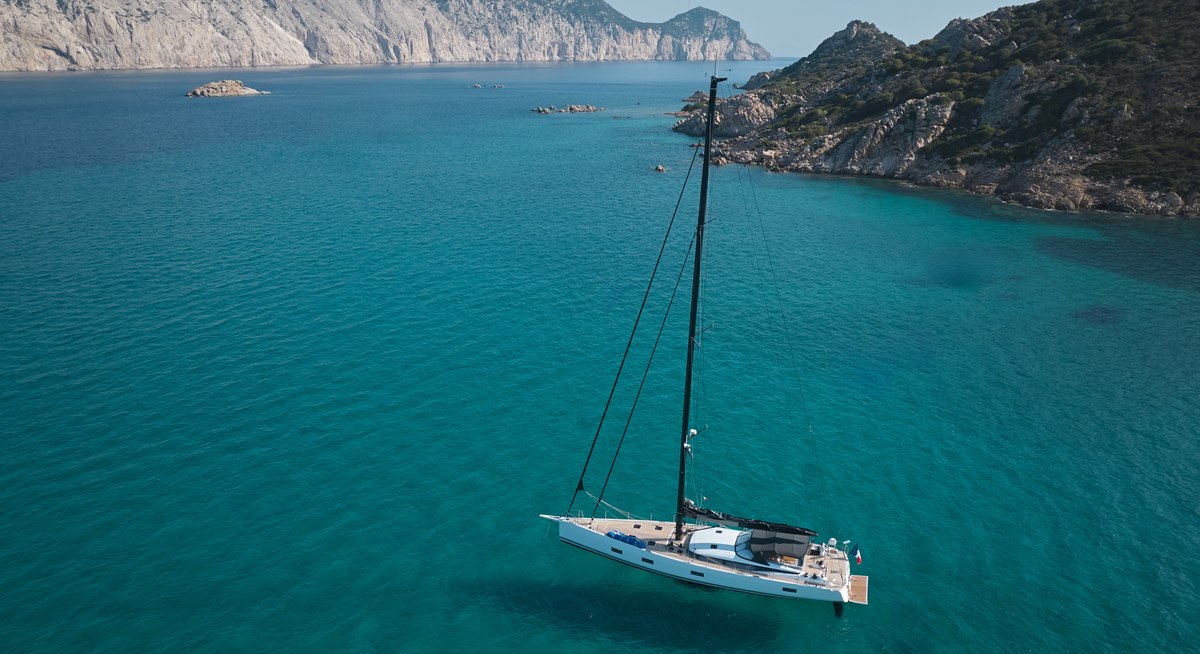 AMURI yacht charter 5