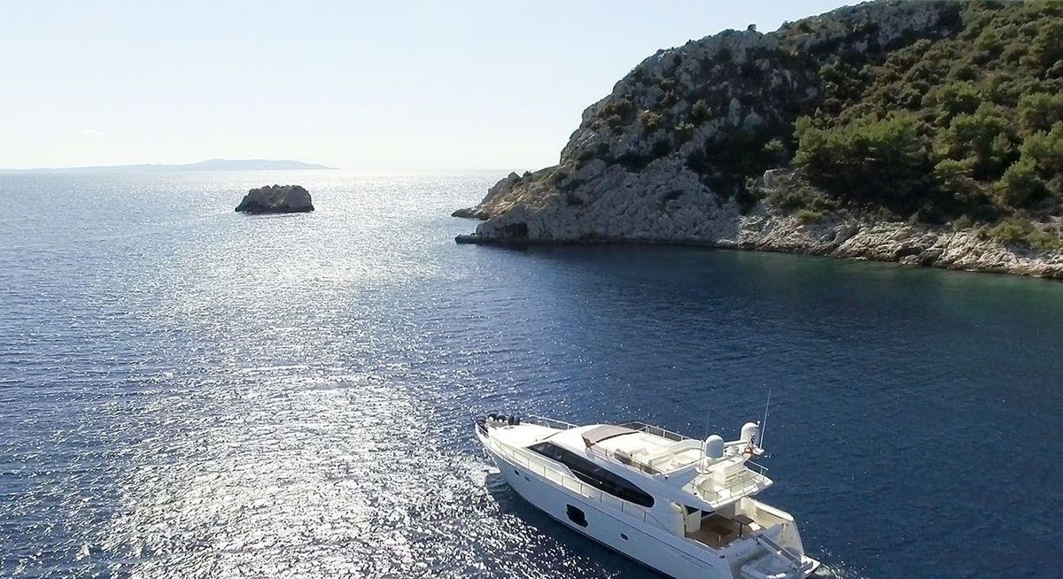 AMY yacht charter 5