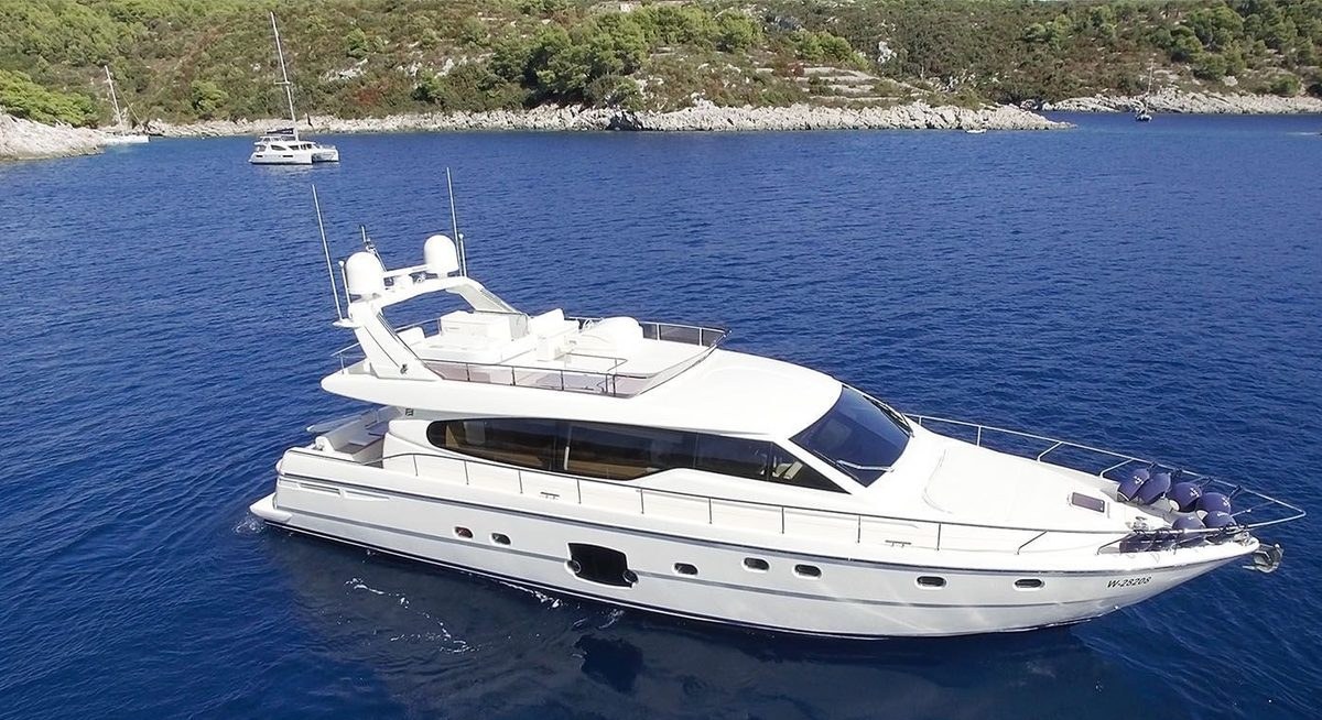 AMY yacht charter 1