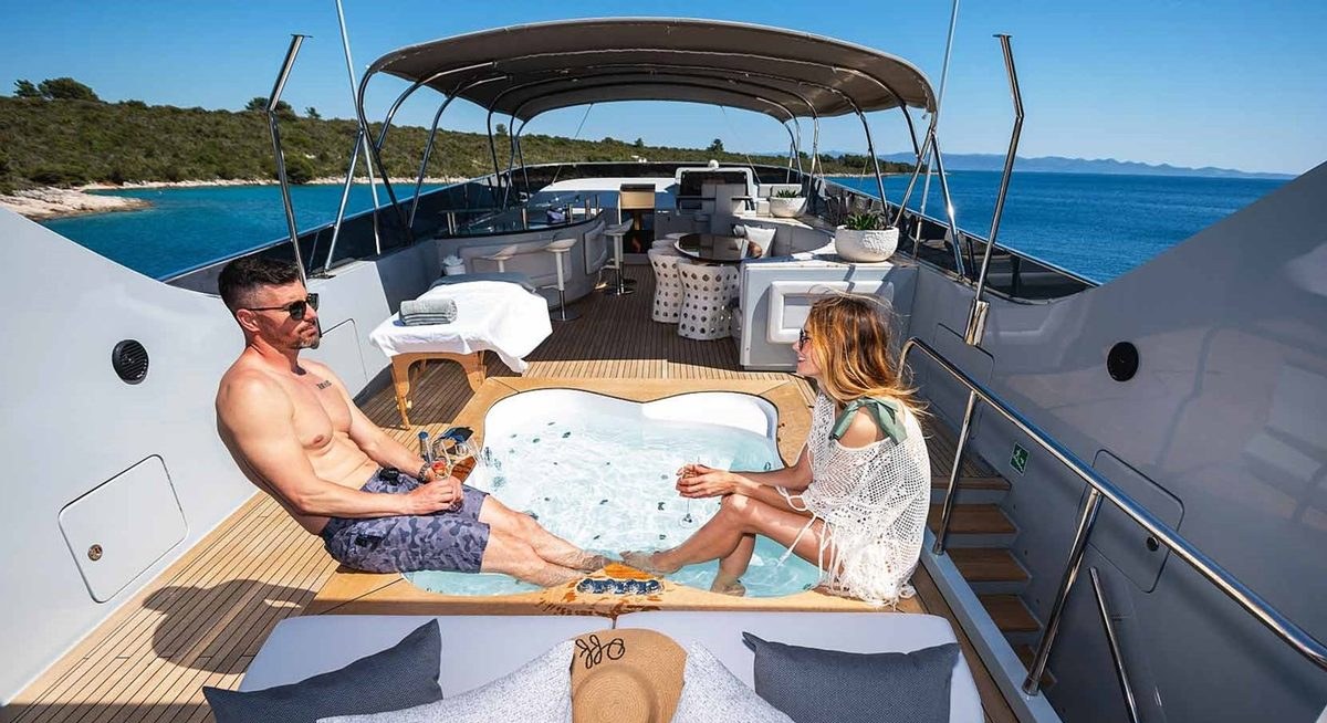 ANAVI yacht charter 3