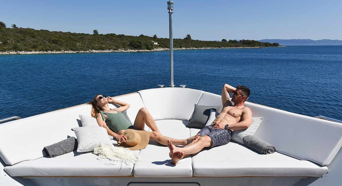 ANAVI yacht charter 2
