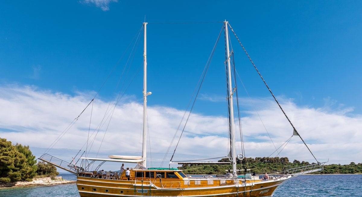 Yacht charter ANDEO YACHT CHARTER