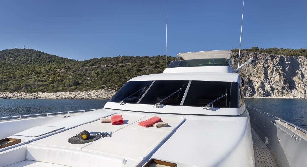 ANDILIS yacht charter 2