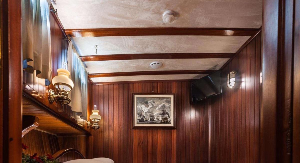 ANGELIQUE yacht charter 1