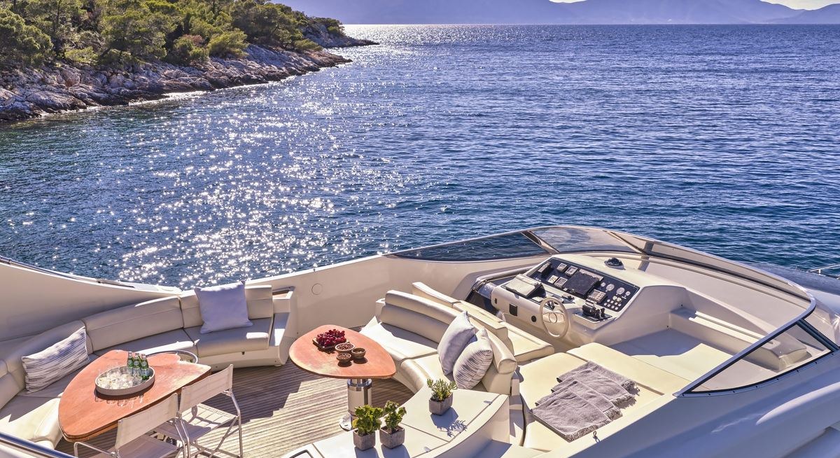 ANLIA yacht charter 3