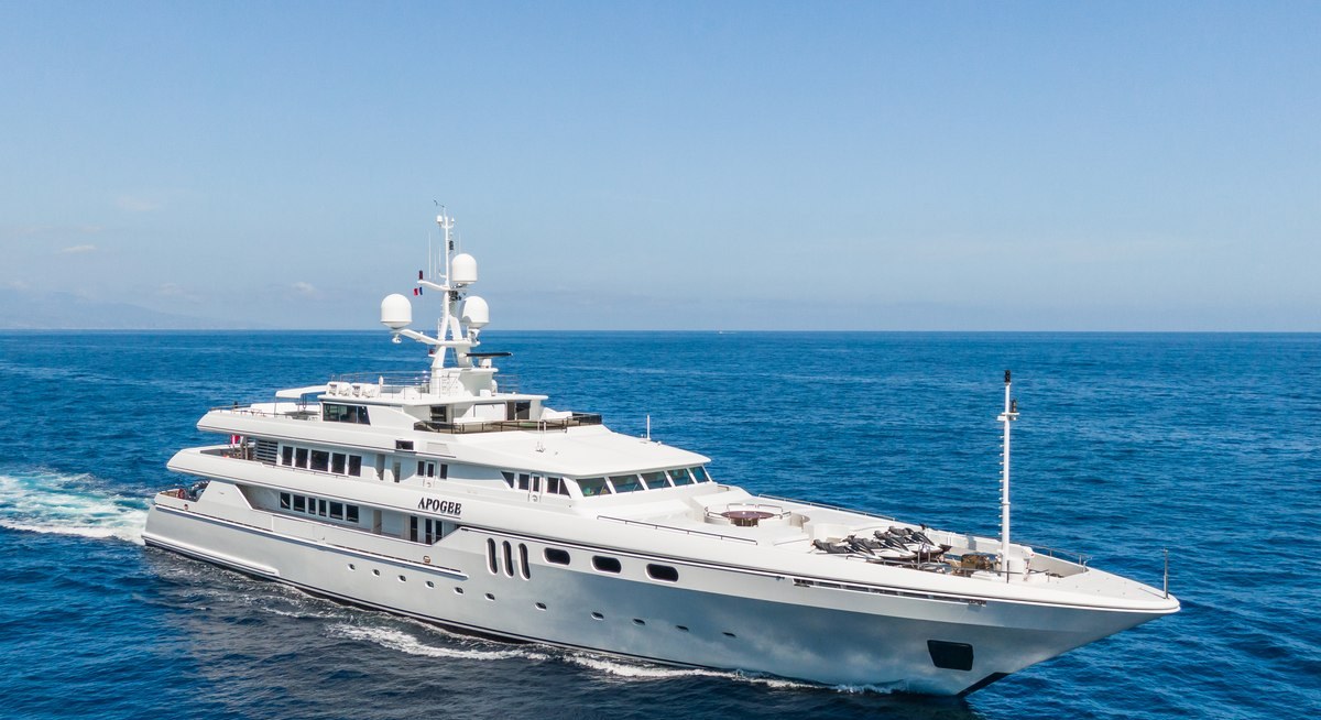 APOGEE yacht charter 1