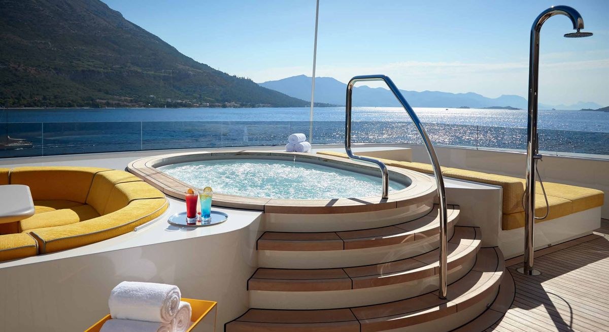 AQUARIUS yacht charter 2