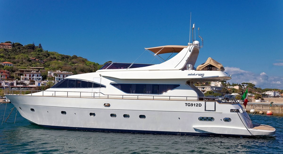 AQVA yacht charter 1
