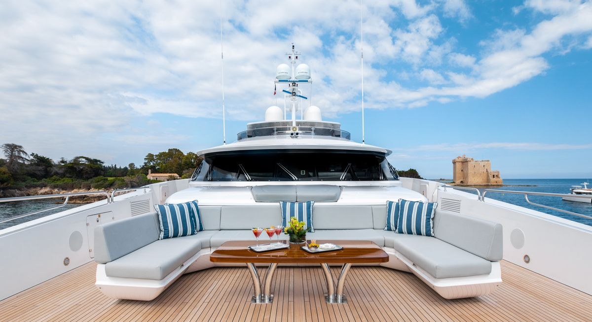 ARADOS yacht charter 3