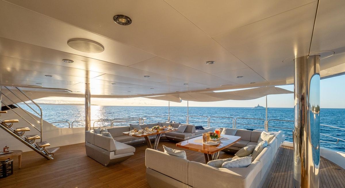 ARADOS yacht charter 4