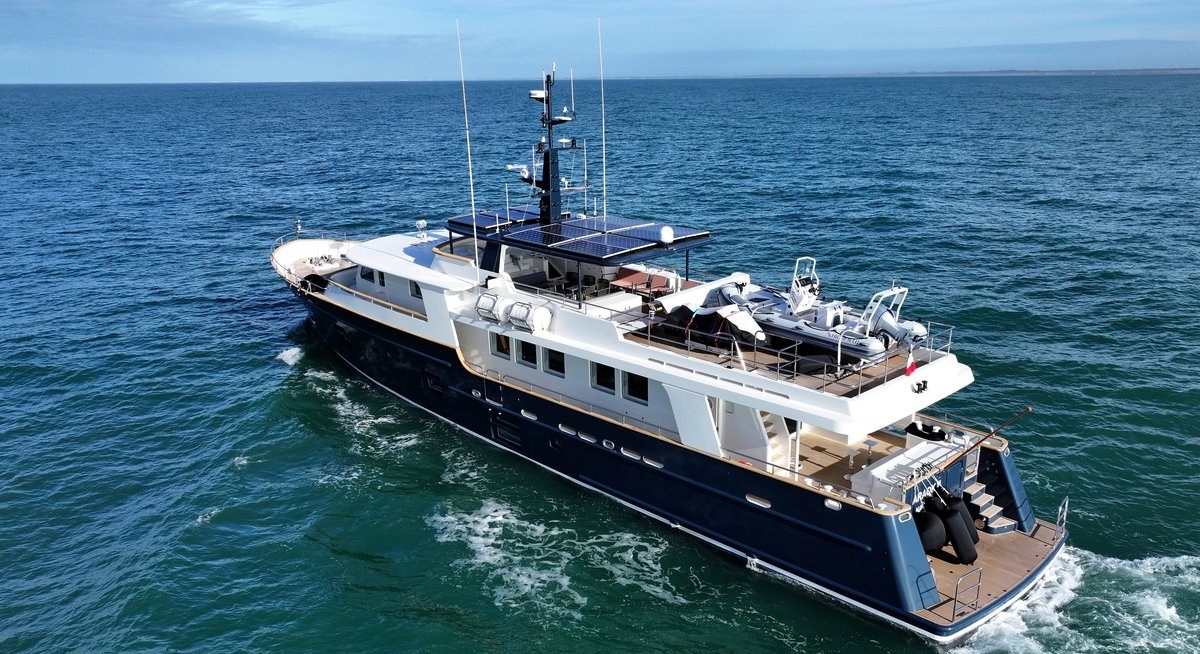 ARAOK II yacht charter 5