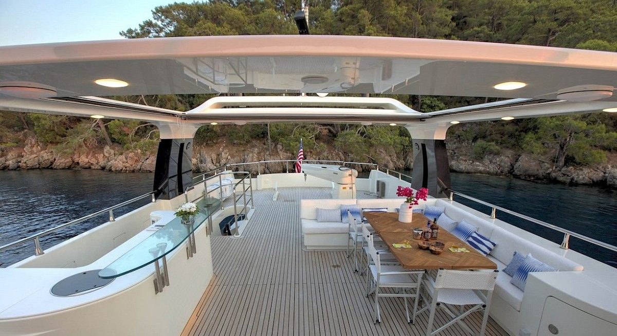 ARCHSEA yacht charter 3