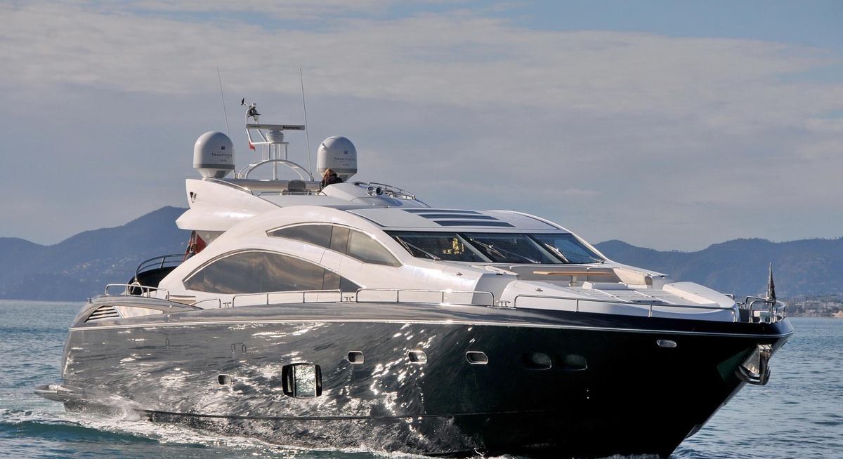 ARIYAS yacht charter 1