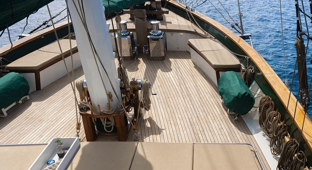 ARKTOS yacht charter 2