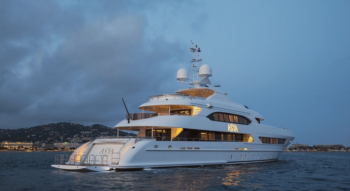 ASYA yacht charter 5