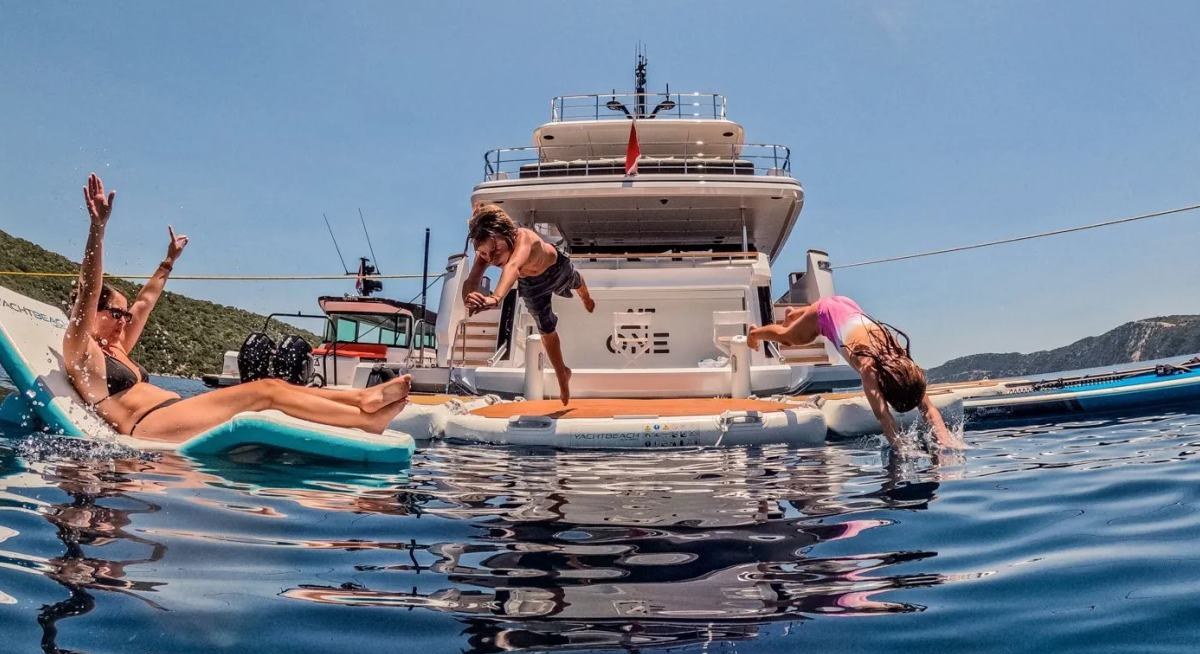 AT ONE yacht charter 5