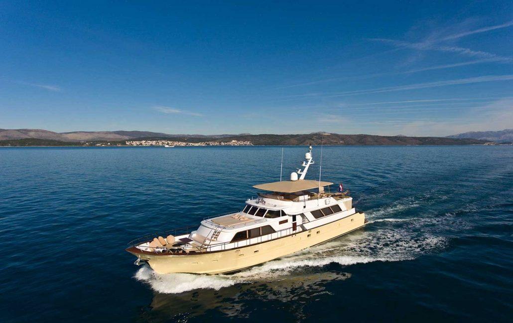AURIANE yacht charter 1