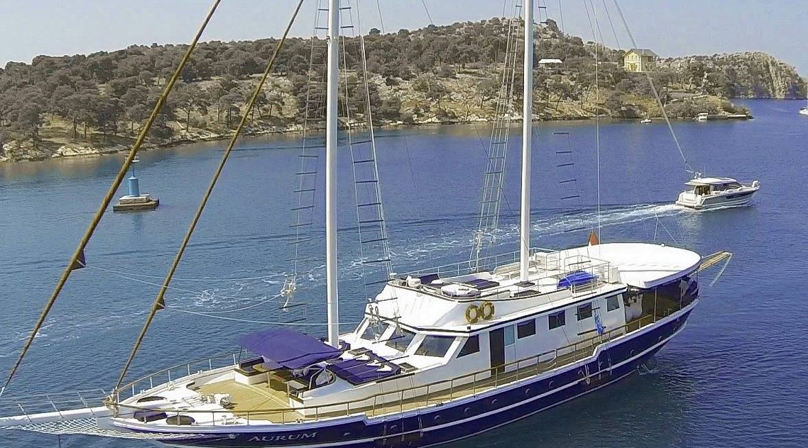 AURUM yacht charter 5