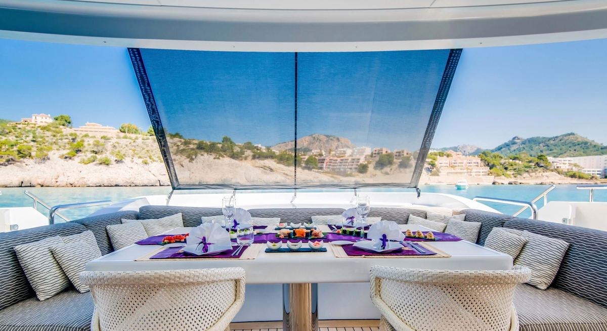 AZIZA yacht charter 4