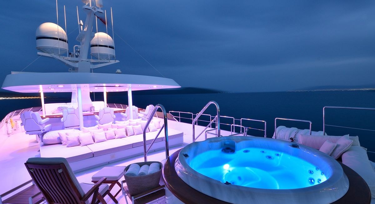 AZZURRA II yacht charter 3