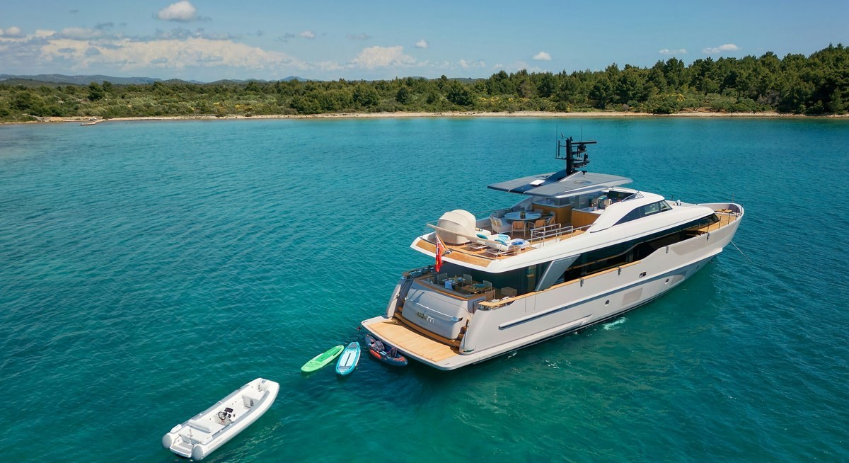 AZZURRI yacht charter 5