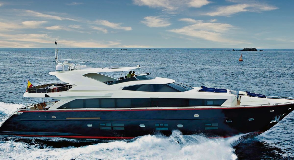 B TWO yacht charter 1