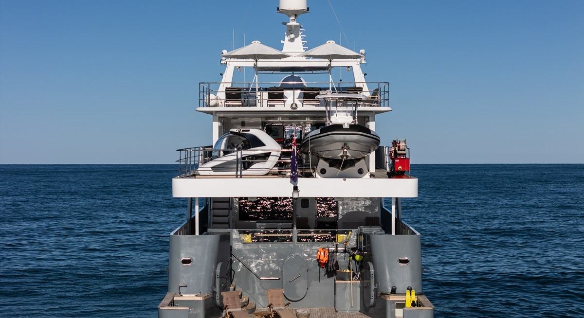 B89 yacht charter 5