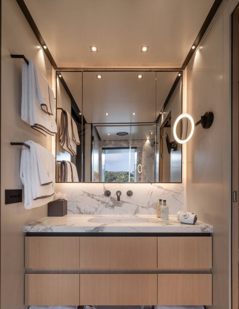 Yacht charter BABBO YACHT CHARTER